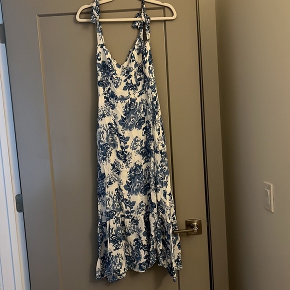 Reformation swallow and rose printed dress (worn once) perfect condition - Picture 2 of 4